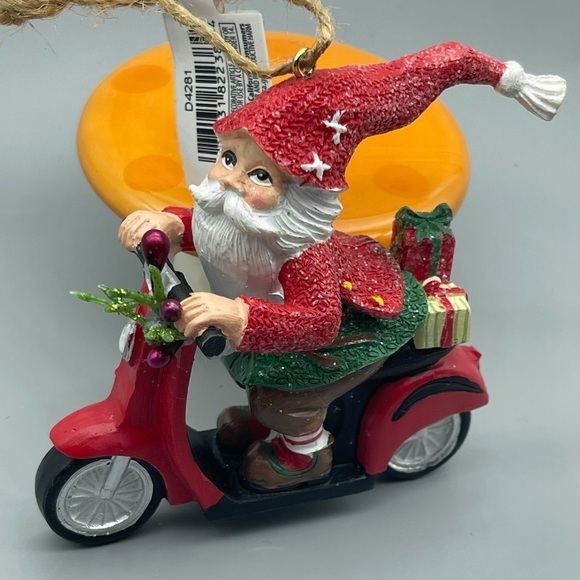 Kurt Adler Playful Gnome Riding Italian Scooter Ornament, NWT - Picture 5 of 7